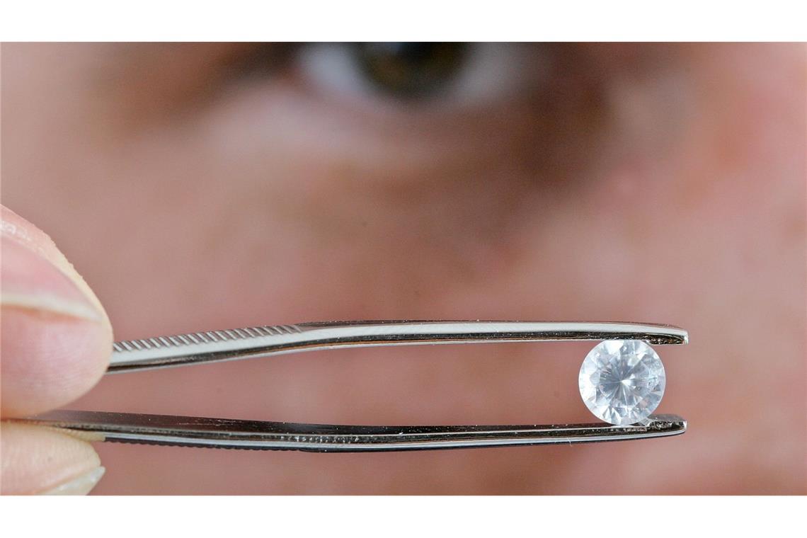 In zwei Bundesländern ist es erlaubt, einen Teil der Totenasche zu einem Diamanten zu verarbeiten. (Archivbild)