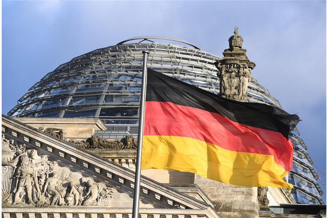 Scholz nennt Chialo "Hofnarr" - "nicht rassistisch" gemeint In zwei Wochen wird der Bundestag neugewählt - die Rangfolge der Parteien in der Wählergunst blieb laut Umfragen zuletzt weitgehend stabil. (Archivbild)