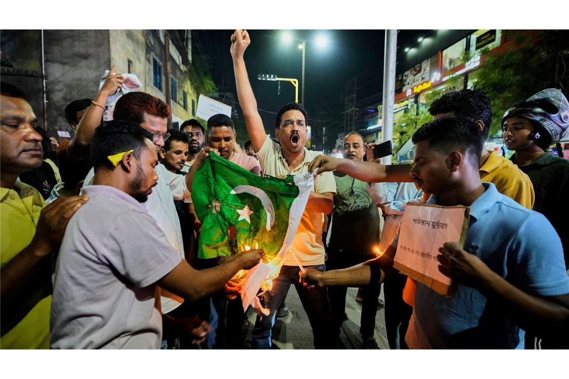 Zwischen Indien und Pakistan droht Eskalation Indien ordnet Ausreise pakistanischer Bürger an.