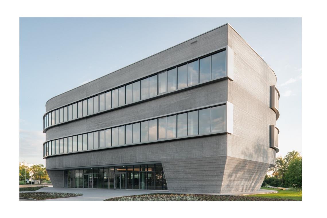 So sehen die besten Häuser in Stuttgart und im Land aus Industriebauten sind oft gesichtslos – dieser von a+r Architekten geplante und gestalterisch anspruchsvolle Bau in Stuttgart in der Form eines abgerundeten Dreiecks zeigt, es geht auch anders.