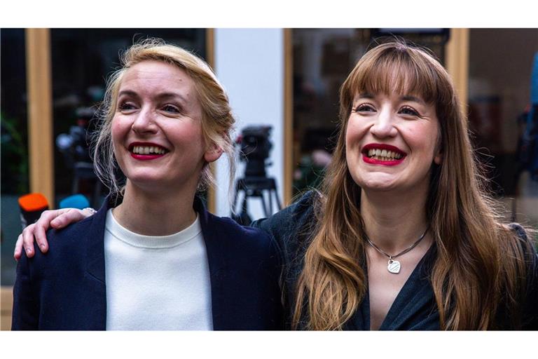 Ines Schwerdtner und Heidi Reichinnek von der Linken am Tag nach der Wahl.