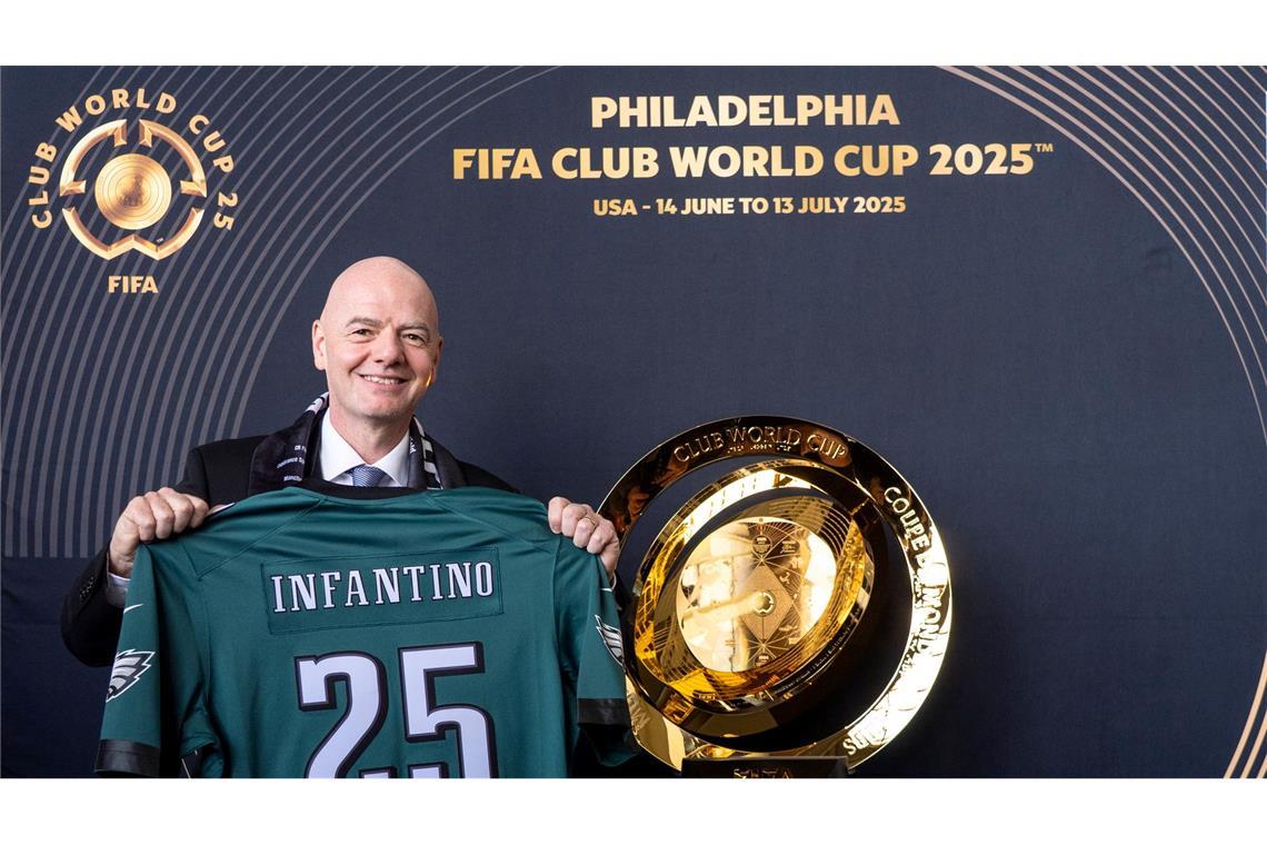 Zwanziger: Infantino soll sich als Zirkusdirektor outen Infantino gilt als Mann der perfekten Inszenierung.