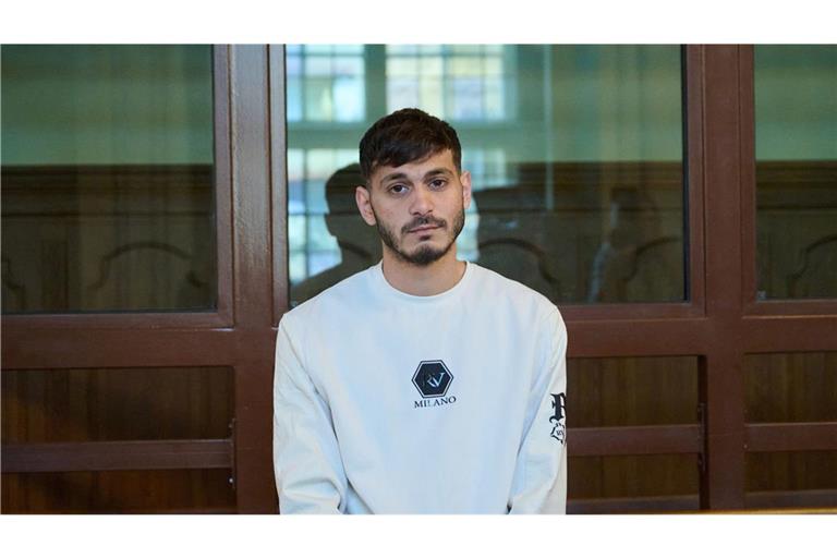 Influencer Younes im Gerichtssaal.
