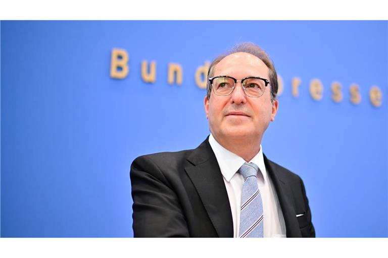 Innenminister Alexander Dobrindt (CSU) kündigte an, dass die im Koalitionsvertrag mit der SPD vereinbarte dreimonatige Speicherung von IP-Adressen zügig umgesetzt wird.