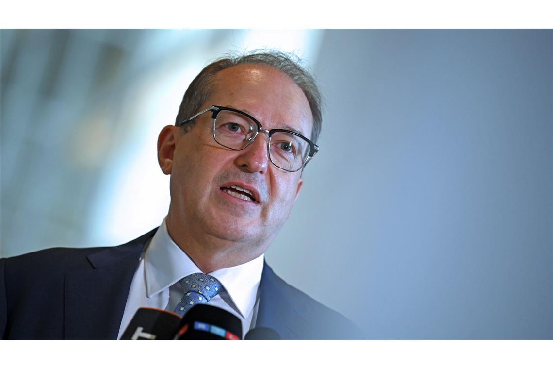 Innenminister Alexander Dobrindt warnt vor einer abstrakten Terrorgefahr. (Archivbild)