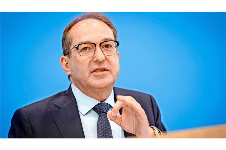 Innenminister Dobrindt hat in Israel Deutschlands Unterstützung bekräftigt. Die Bundesregierung drückte aber auch ihre Sorge angesichts der zahlreichen Toten und Verletzten aus (Archivbild).
