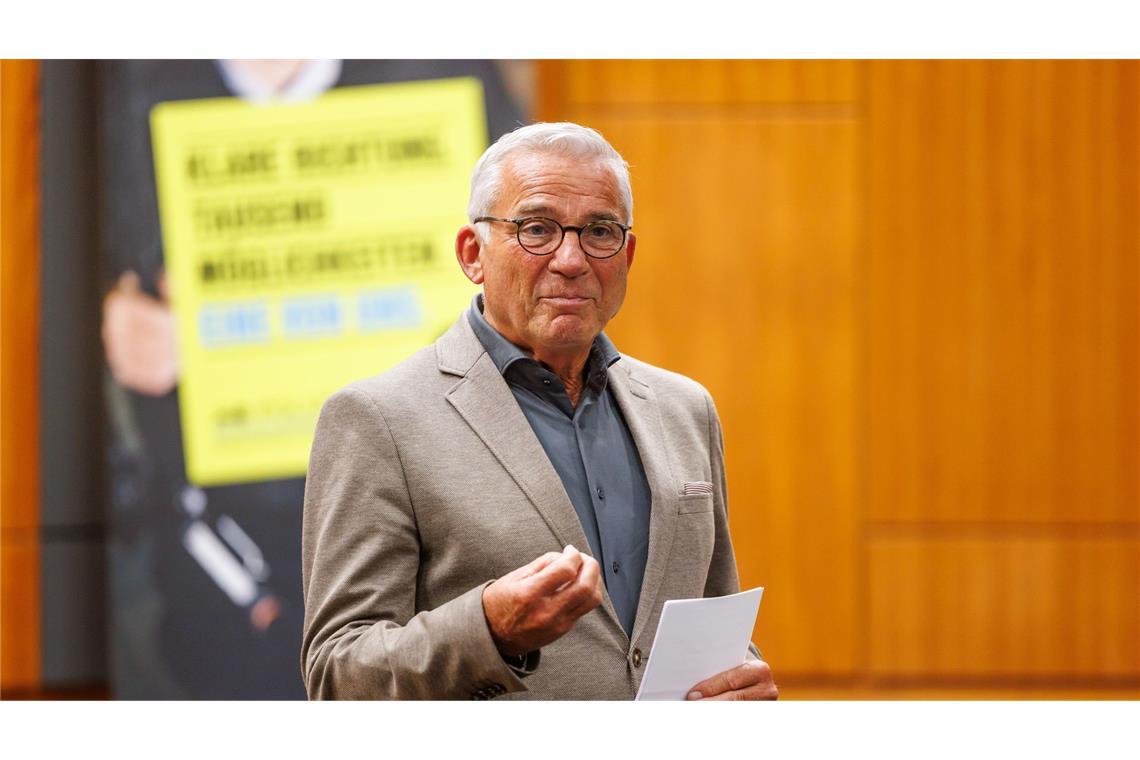 Polizisten bekommen Uniform mit mehr Schutz gegen Messer Innenminister Thomas Strobl sagt, dass es neue Polizei-Uniformen mit schnitthemmende Elemente geben wird. (Archivbild)