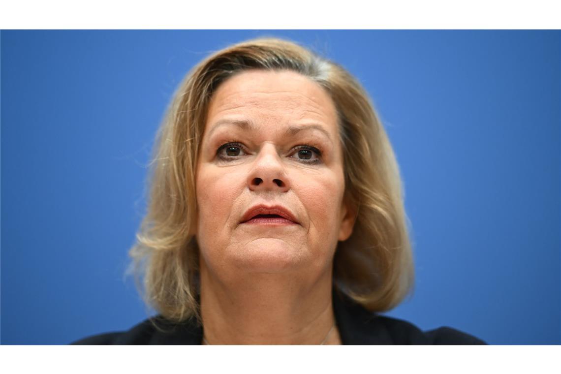 Faeser will Grenzkontrollen verlängern Innenministerin Nancy Faeser will auch über März 2025 hinaus Kontrollen an den deutschen Grenzen. (Archivbild)