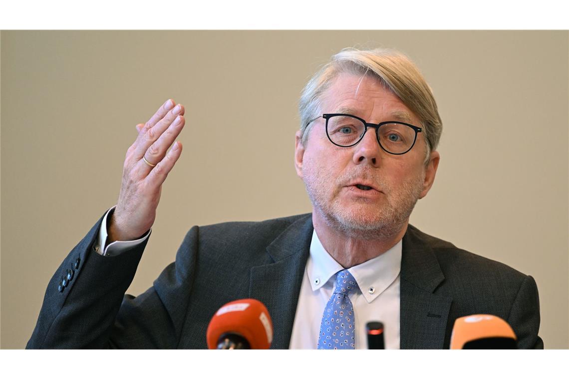 Bamf-Chef persönlich für Asyl-Wende - Rücktrittsforderungen Innenpolitiker von Grünen und Linken fordern den Rücktritt des Bamf-Präsidenten Hans-Eckhard Sommer. (Archivbild)