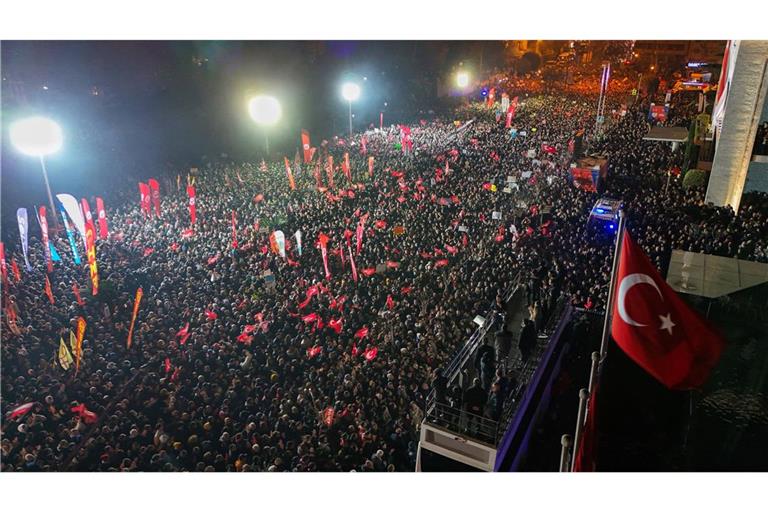 Innenpolitischer Druck: Protest in Istanbul  gegen die Verhaftung von Erdogans Widersacher Ekrem Imamoglu