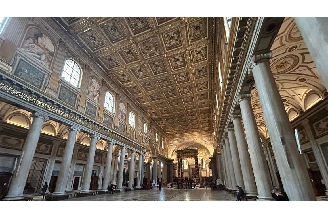 Die letzte Ruhestätte: Santa Maria Maggiore Innenraum der Kirche Santa Maria Maggiore, in der Papst Franziskus begraben werden möchte. (Archivbild)