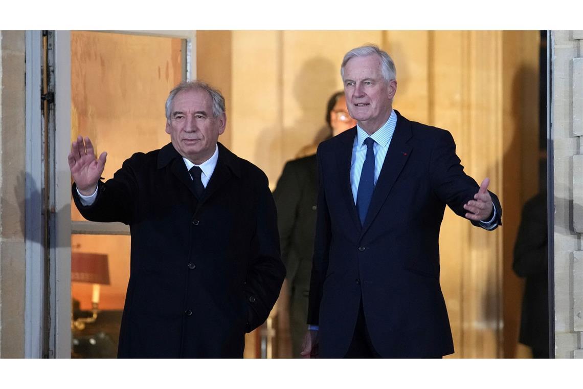 Neuer Premier Bayrou: Erkenne die Schwere der Lage Innerhalb eines Jahres hat Frankreich nun mit Bayrou (links) seinen vierten Premier.