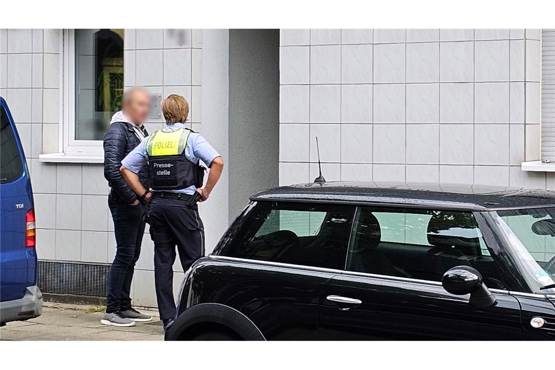 Insgesamt fanden Maßnahmen zeitgleich in sechs Objekten in den Städten Essen, Dortmund, Düsseldorf und Soest statt, wie die Generalstaatsanwaltschaft Düsseldorf und die Polizei Essen mitteilten.