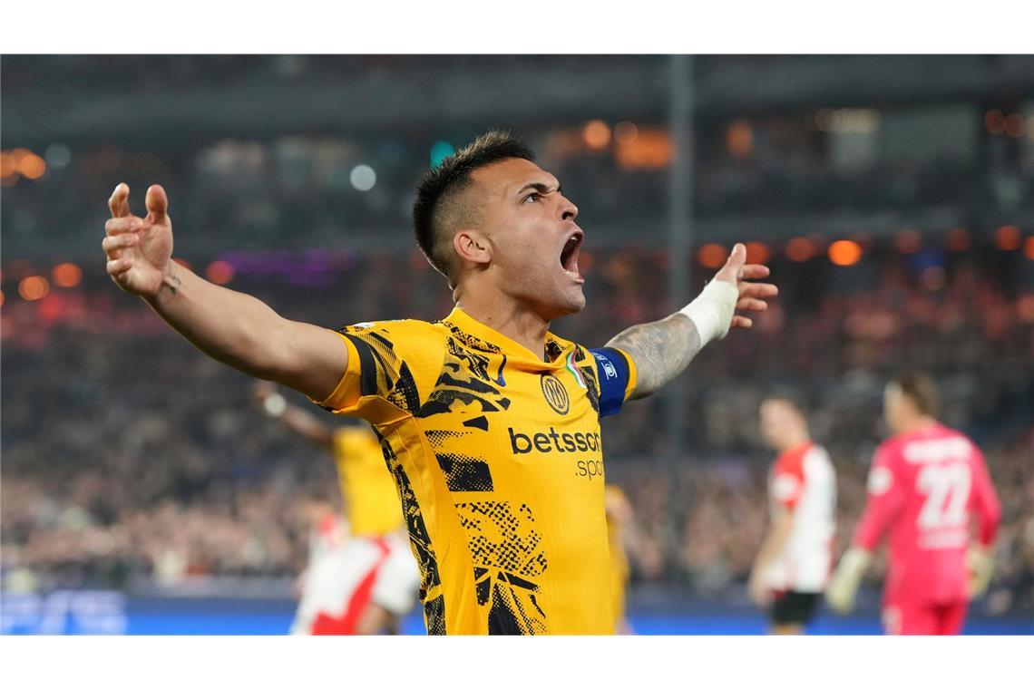 FC Barcelona und Flick siegen in Unterzahl Inter-Kapitän und Torschütze Lautaro Martinez hatte mit seinen Teamkollegen in Rotterdam Grund zum Jubeln.