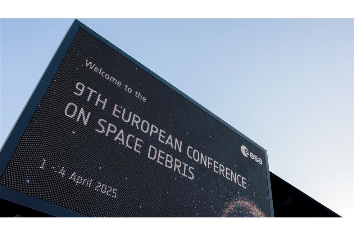Als es Matthias Maurer mulmig wurde Internationale Experten suchen bis Freitag in Bonn nach Lösungen für das zunehmende Problem des Weltraumschrotts.