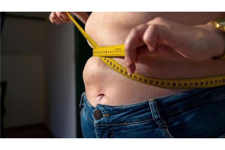 Intervallfasten ist einer neuen Übersichtsarbeit zufolge womöglich weniger effektiv als vielfach angenommen.