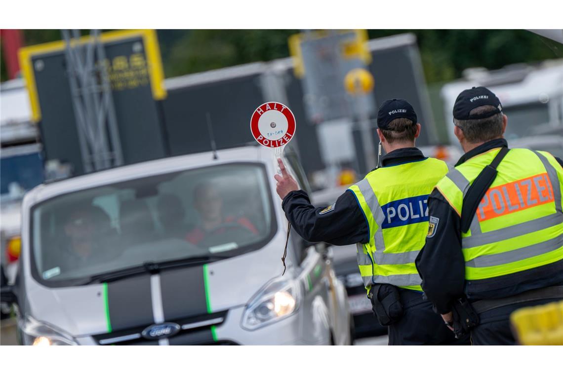 Mehrheit sieht Migrationspolitik der Regierung kritisch Inzwischen wird an allen deutschen Landgrenzen kontrolliert. (Archivbild)