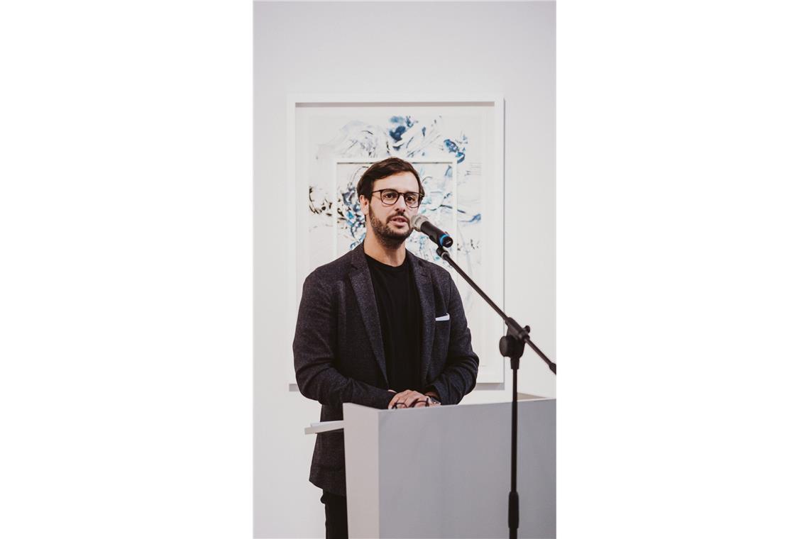 Sougwen Chung – die Künstlerin, die mit Robotern malt IPAI-CEO Gräter erklärte, die Ausstellung sei eine Einladung, sich „über unsere Beziehung zu Technologie nachzudenken“.