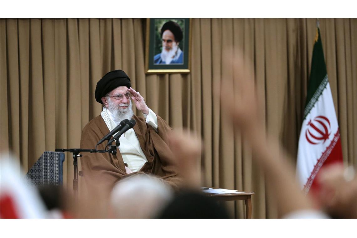 IAEA-Bericht: Iran plant Installation Tausender neuer Zentrifugen Irans Religionsführer Ajatollah Ali Chamenei (Archivbild)