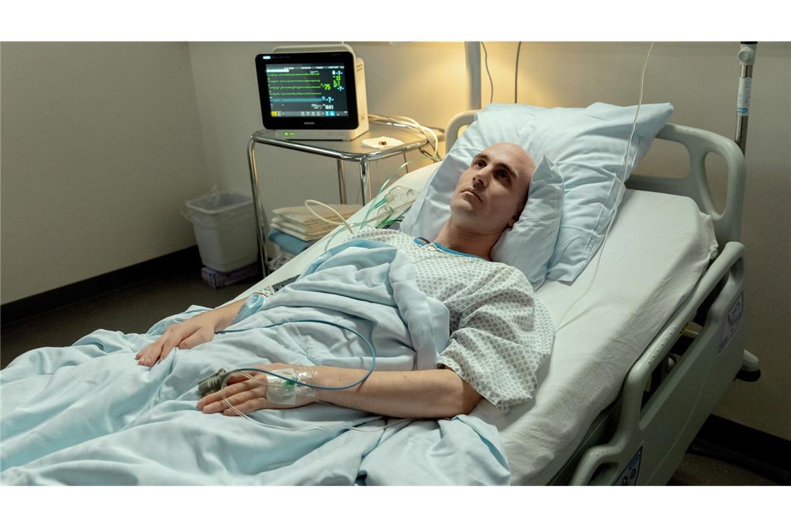 „Kammerflimmern“ – Wie war der Tatort aus Zürich? Irgendwann macht auch sein Herz schlapp: Lauber-Cardio-Chef Kilian Berger (Elias Arens).