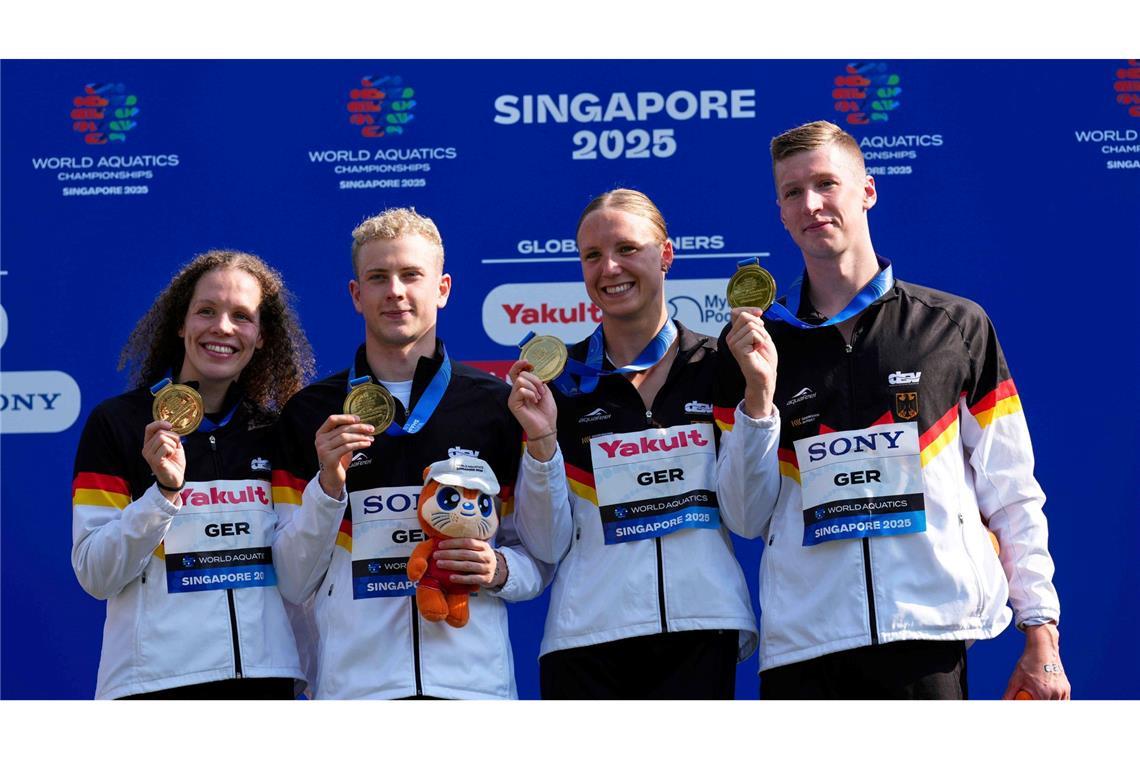 Isabel Gose (2.v.r.) hat in Singapur schon Gold im Freiwasser gewonnen.