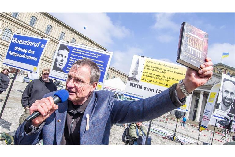 Islamkritiker Michael Stürzenberger bei einer Veranstaltung 2022: „Manchmal wird es leidenschaftlich.“