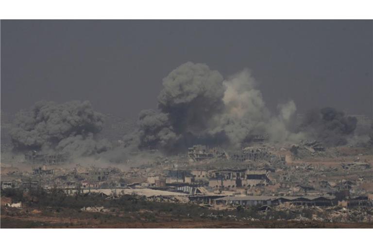 Israel bereitet als Teil der geplanten Ausweitung des Gaza-Kriegs die Umsiedlung von Palästinensern vor. (Archivbild)