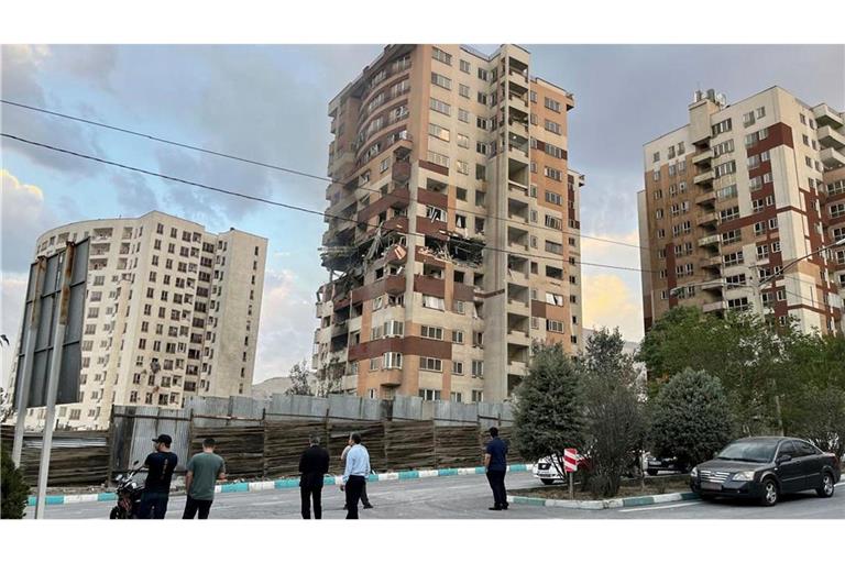 Israel hat mit einem Großangriff auf Ziele im Iran begonnen.