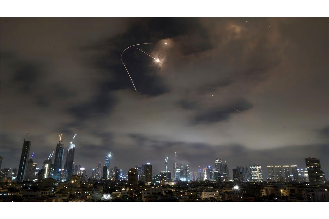 Druck auf Iran wächst - Diplomatische Lösung noch möglich? Israel und der Iran greifen sich weiter gegenseitig an.