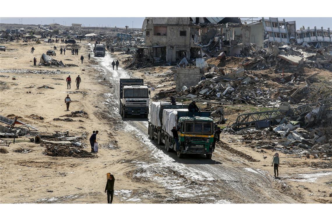 Vier Hamas-Geiseln an israelische Armee übergeben Israel wirft dem UN-Palästinenserhilfswerk vor, von der Hamas unterwandert zu sein.
