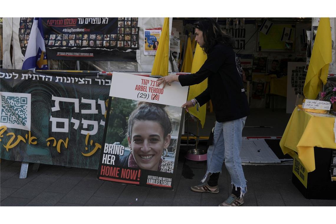 Diese aus Israel entführten Geiseln sollen freikommen Israel wollte, dass die 29 Jahre alte Deutsch-Israelin Arbel Yehud als Zivilistin schon am vergangenen Samstag freikommt.