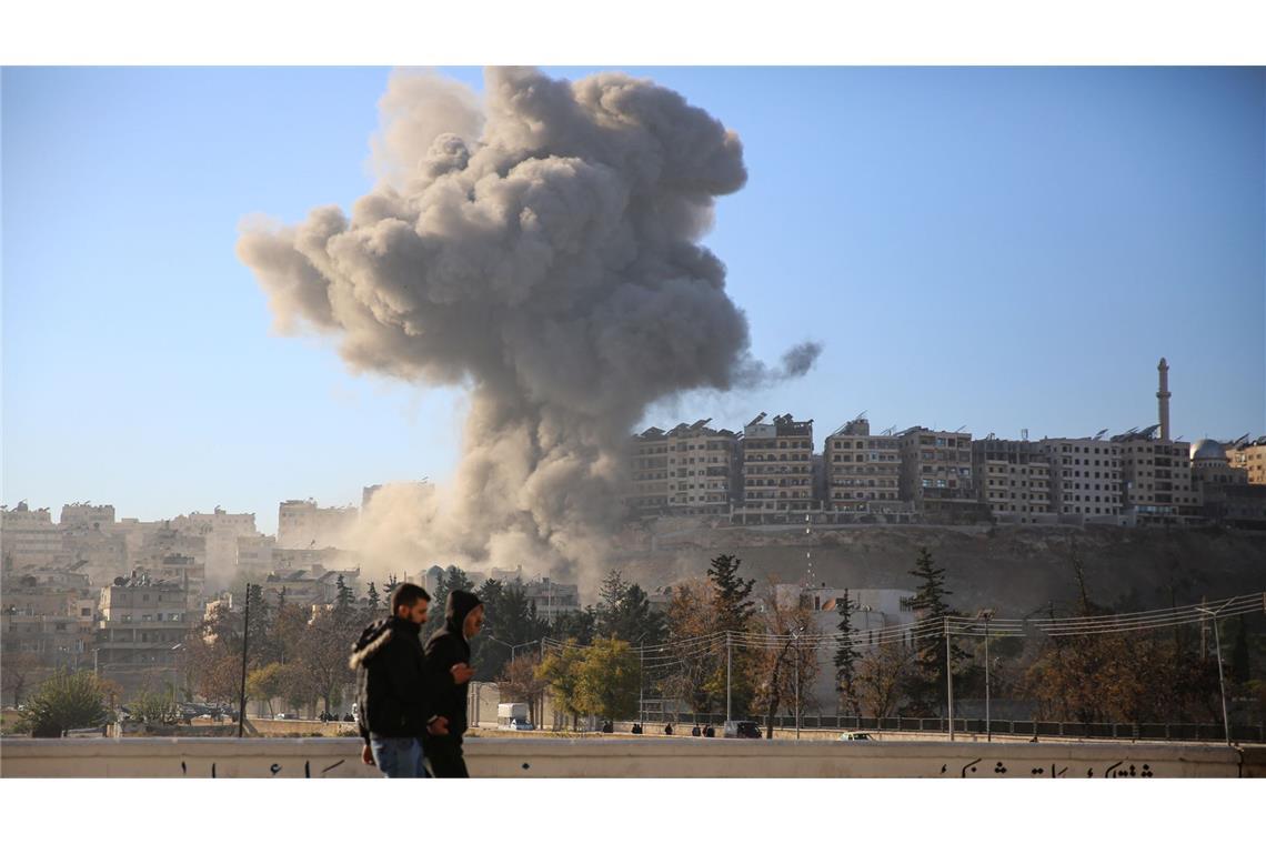 Seit Assad-Sturz mehr als 300 israelische Angriffe auf Syrien Israel zerstörte bei den Angriffen wohl wichtige militärische Anlagen.