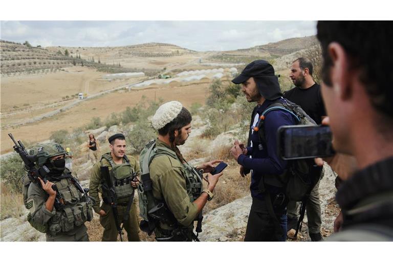 Israelis griffen während der Ernte palästinensische Bauern an, während israelische Einsatzkräfte sie von ihrem Land vertrieben und Geräte beschlagnahmten (Archivfoto).
