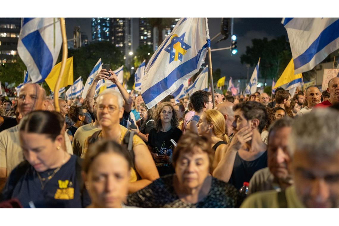 Bilder des Tages Israelis nehmen an einer Demonstration teil, bei der die Beendigung des Krieges gegen den Gazastreifen und die Freilassung der Geiseln gefordert wird.