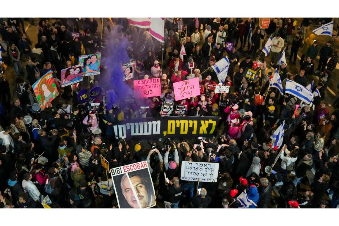 Bilder des Tages Israelis protestieren in Tel Aviv gegen die Regierung von Ministerpräsident Netanjahu.