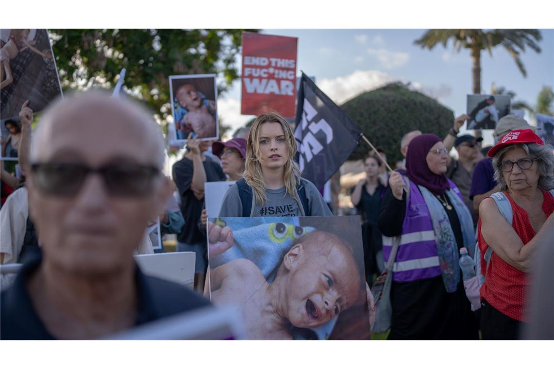 Bilder des Tages Israelis protestieren in Yad Mordechai gegen die Hungersnot in Gaza und fordern ein Ende des Krieges und die Freilassung der Geiseln.