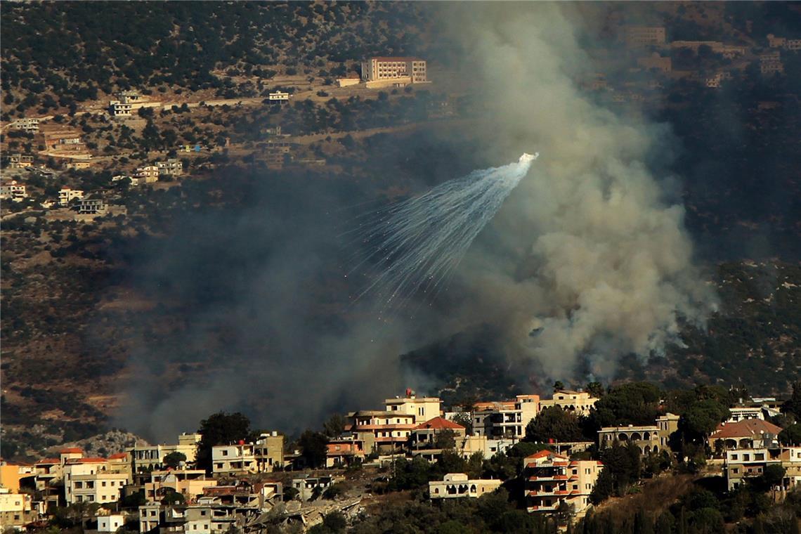 Israels Armee erklärt weitere Hamas-Geisel für tot Israelische Bodentruppen rücken nach libanesischen Angaben weiter im Süden des Libanons vor.