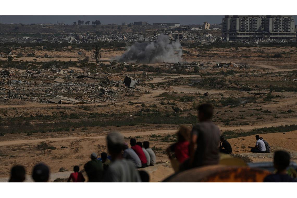 Gespräche über Friedensplan ab Montag in Ägypten geplant Israelische Luftangriffe gingen am Samstag weiter.