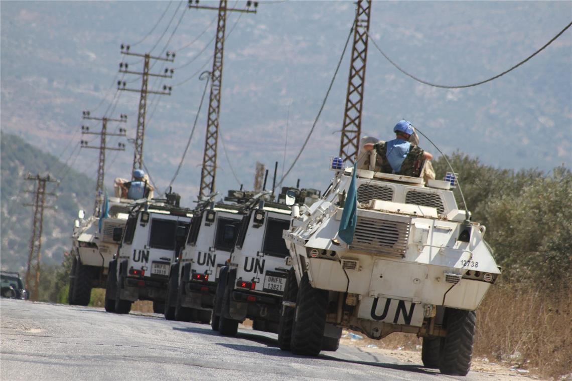 Israels Armee erklärt weitere Hamas-Geisel für tot Israelische Panzer sind nach Angaben der Vereinten Nationen gewaltsam in einen Stützpunkt der Beobachtermission Unifil im Südlibanon eingedrungen.