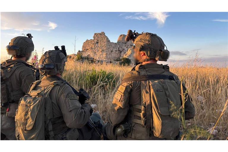 Israelische Soldaten stoßen am 30. Mai 2026 vor und erobern die Bug Beaufort von der Hisbollah.