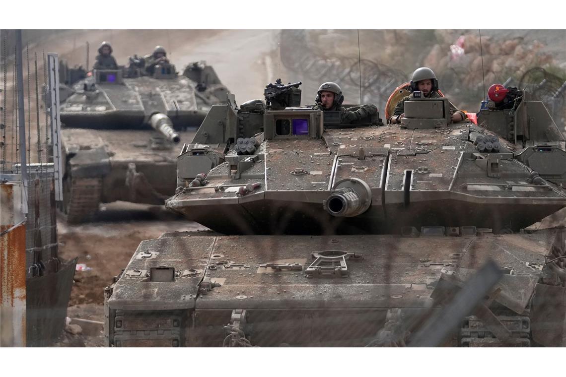 Syriens Militärarsenal zerbombt - Welchen Plan hat Israel? Israelischer Panzer an Grenzlinie zwischen Golanhöhen und Syrien.