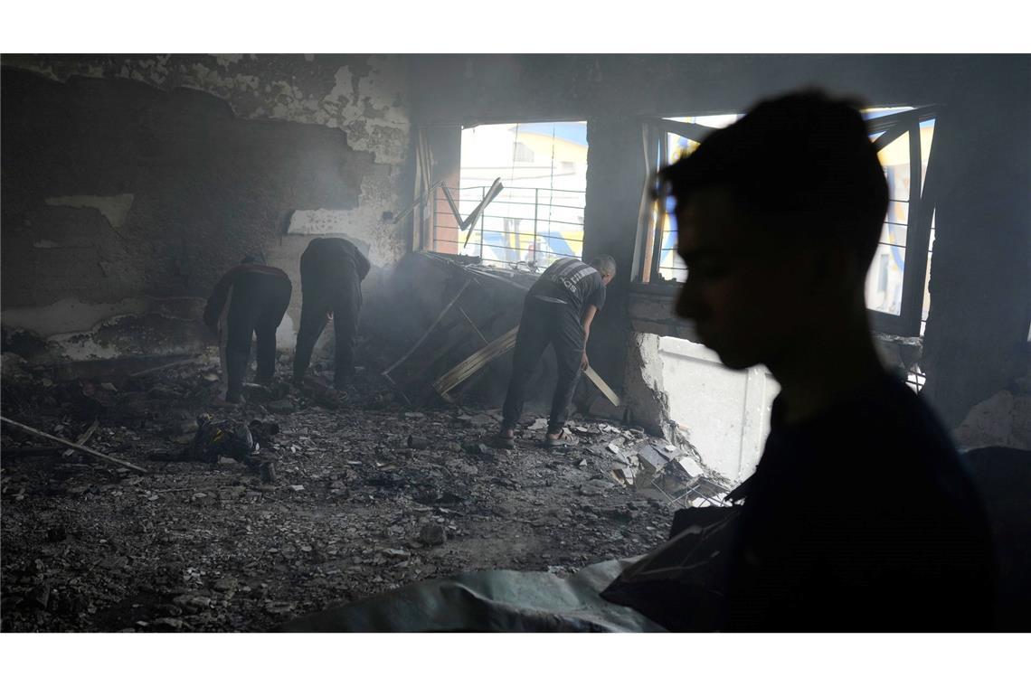 Tote bei Luftangriff auf ehemalige Schule in Gaza Israels Armee hat eigenen Angaben zufolge eine Zentrale von Terrororganisationen in der Stadt Gaza angegriffen.
