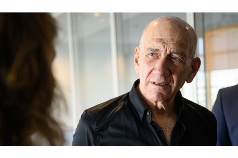 Israels Ex-Ministerpräsident Ehud Olmert hat der Regierung seines Landes vorgeworfen, im Gazastreifen Kriegsverbrechen zu begehen (Archivfoto).