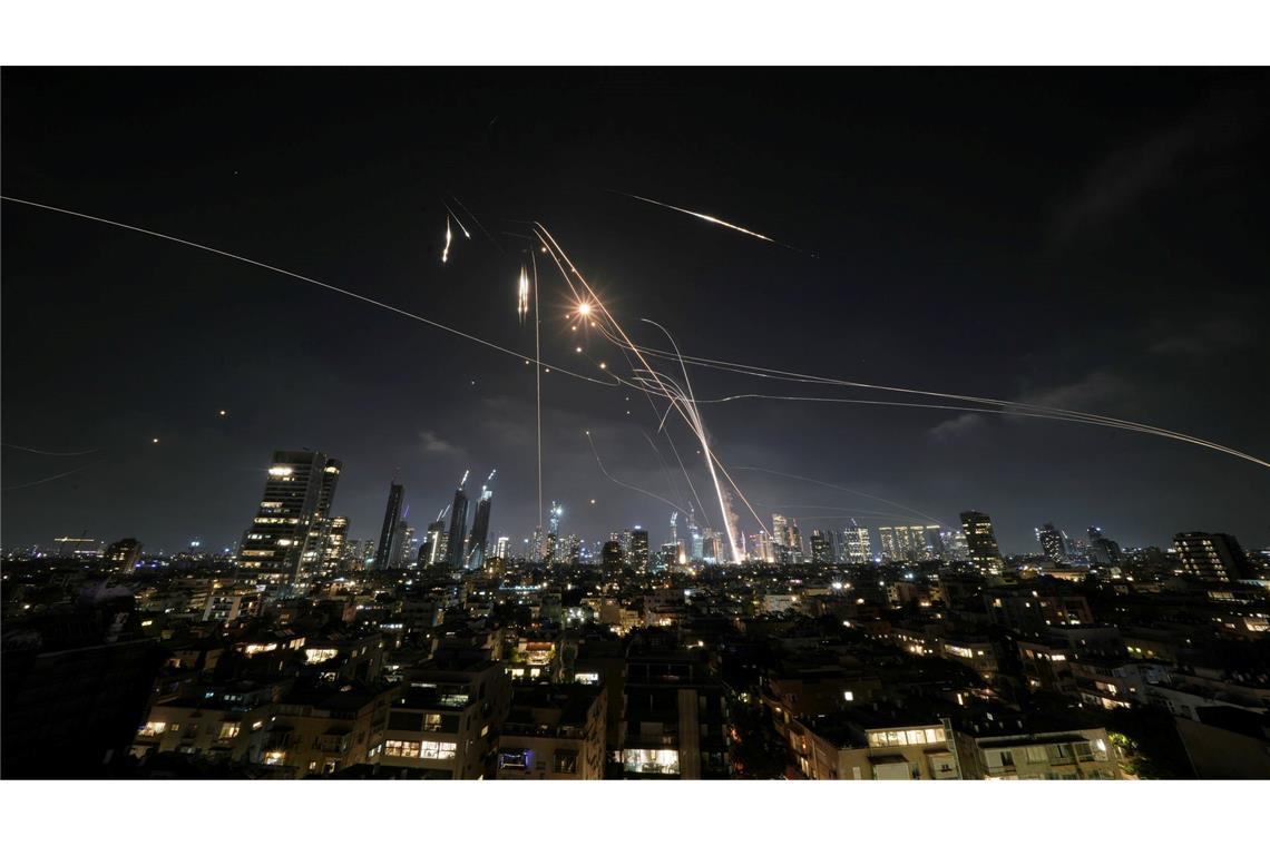 Israels Luftabwehr im Einsatz gegen iranische Raketen. (Archivbild)