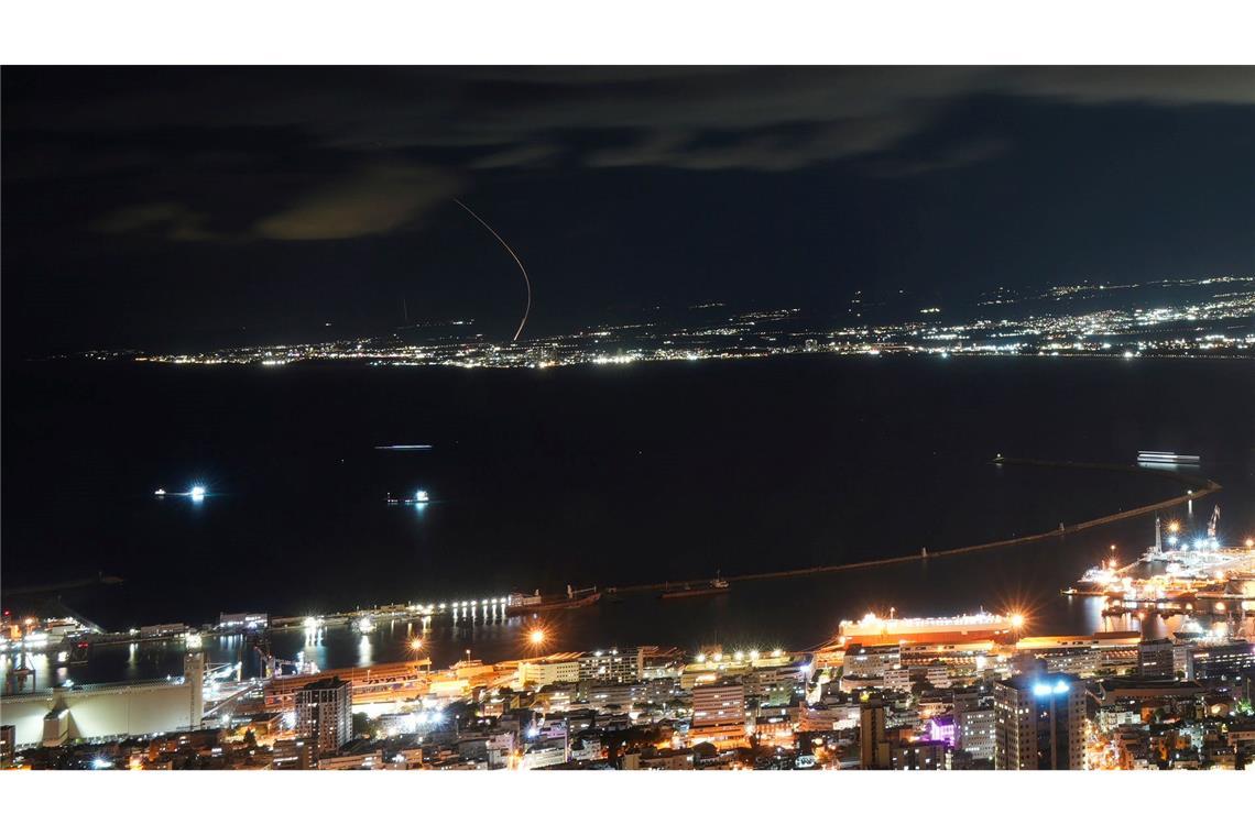 Israel greift Huthi-Miliz im Jemen an Israels Luftwaffe hat nach eigenen Angaben in der Nacht eine Rakete aus dem Jemen abgefangen. (Archivbild)