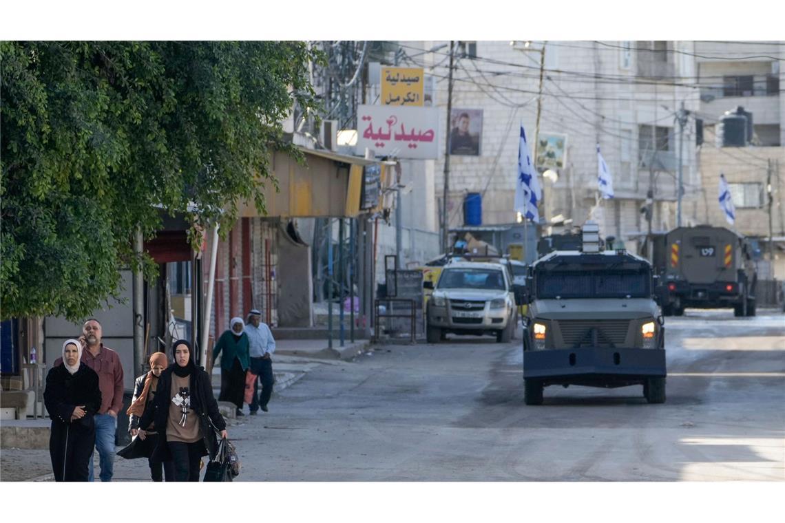 Israel beginnt großen Militäreinsatz im Westjordanland Israels Militär geht im Westjordanland verstärkt gegen militante Palästinenser vor.