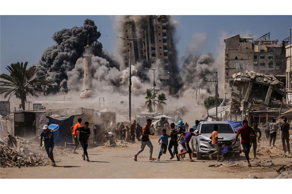 Israels Militär greift derzeit immer wieder Hochhäuser in der Stadt Gaza an, die Armeeangaben zufolge von der Hamas genutzt worden sein sollen. (Archivbild)