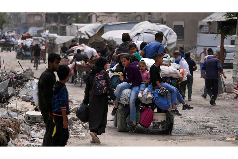 Israels neue Großoffensive zwingt die Menschen in Gaza erneut zur Flucht innerhalb des abgeriegelten Küstenstreifens.
