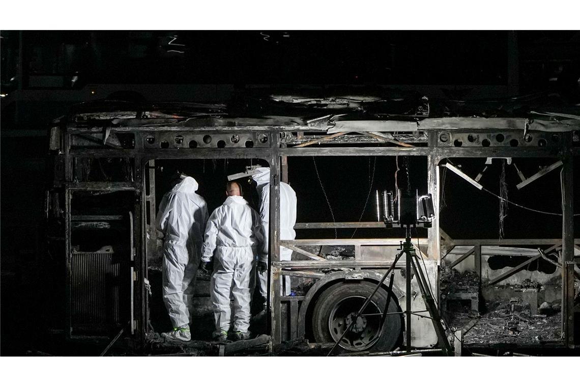 Bomben in Bussen in Israel explodiert - keine Verletzten Israels Polizei spricht nach den Bus-Explosionen von einem "mutmaßlichen Terroranschlag".