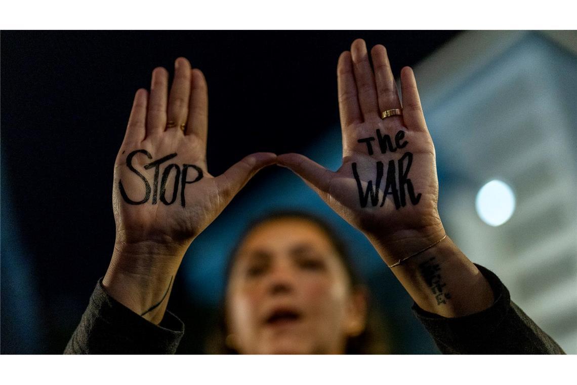 Israel macht Druck vor G20-Gipfel - Proteste in Tel Aviv Israels Regierung wird vorgeworfen, einen Geisel-Deal aus politischen Motiven zu verschleppen.
